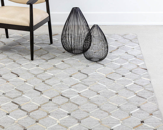 Sunpan Bordeaux Hand-made Rug in Ivory/Grey