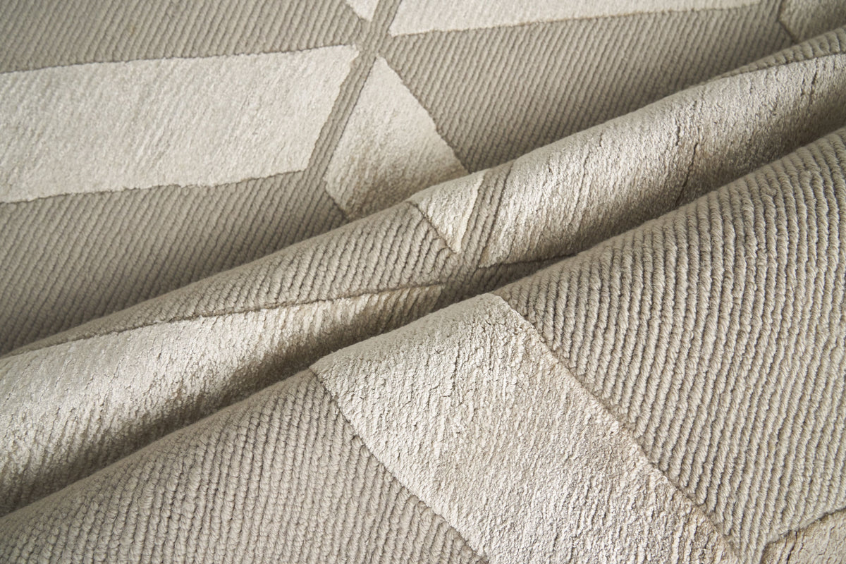 Exquisite Rugs Metro Velvet Handmade Hand-Knotted New Zealand Wool and Viscose Area Rug