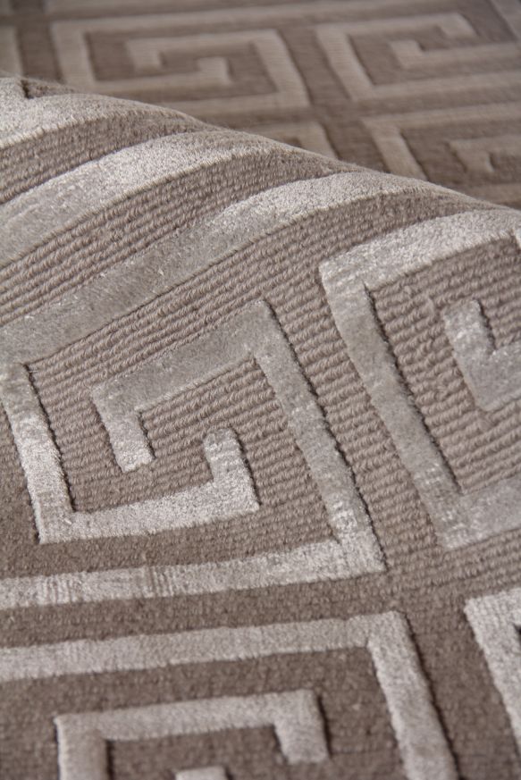 Exquisite Rugs Metro Velvet Handmade Hand-Knotted New Zealand Wool and Viscose Area Rug