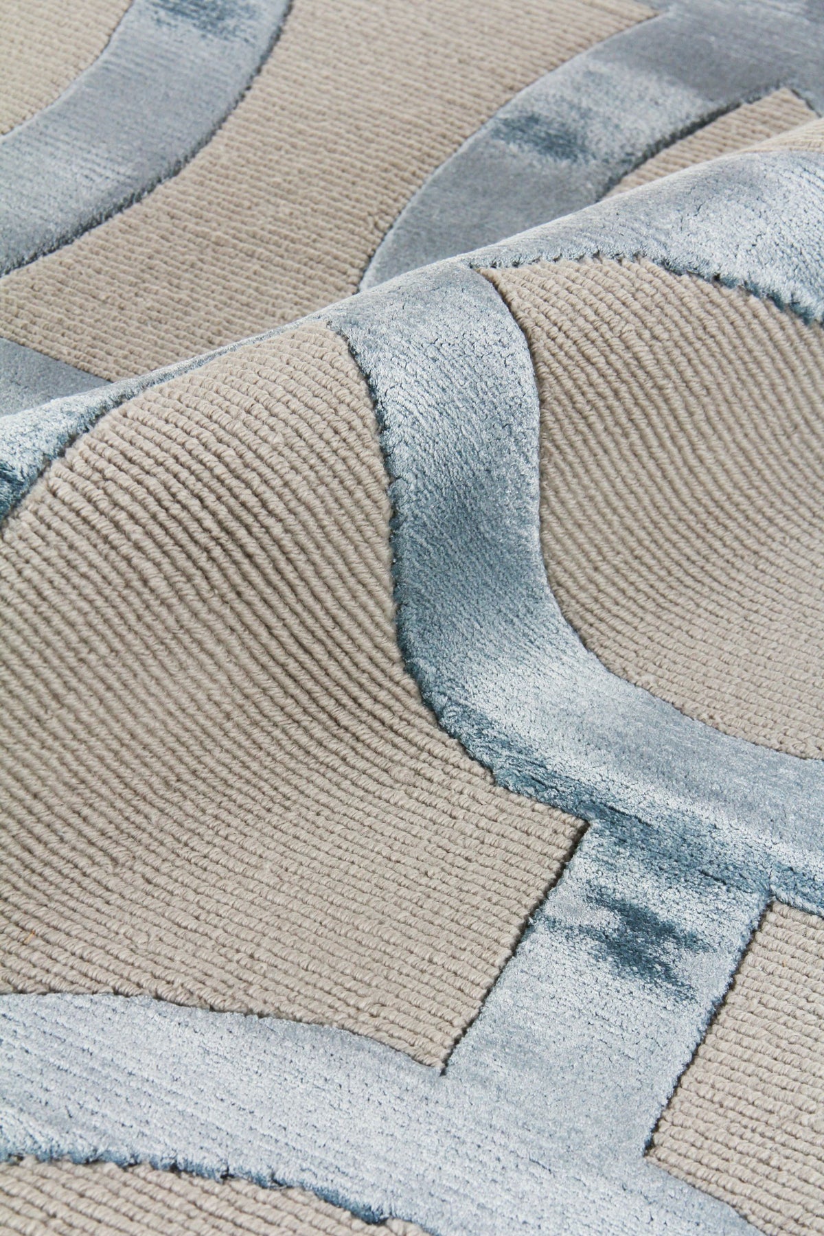 Exquisite Rugs Metro Velvet Handmade Hand-Knotted New Zealand Wool and Viscose  Area Rug