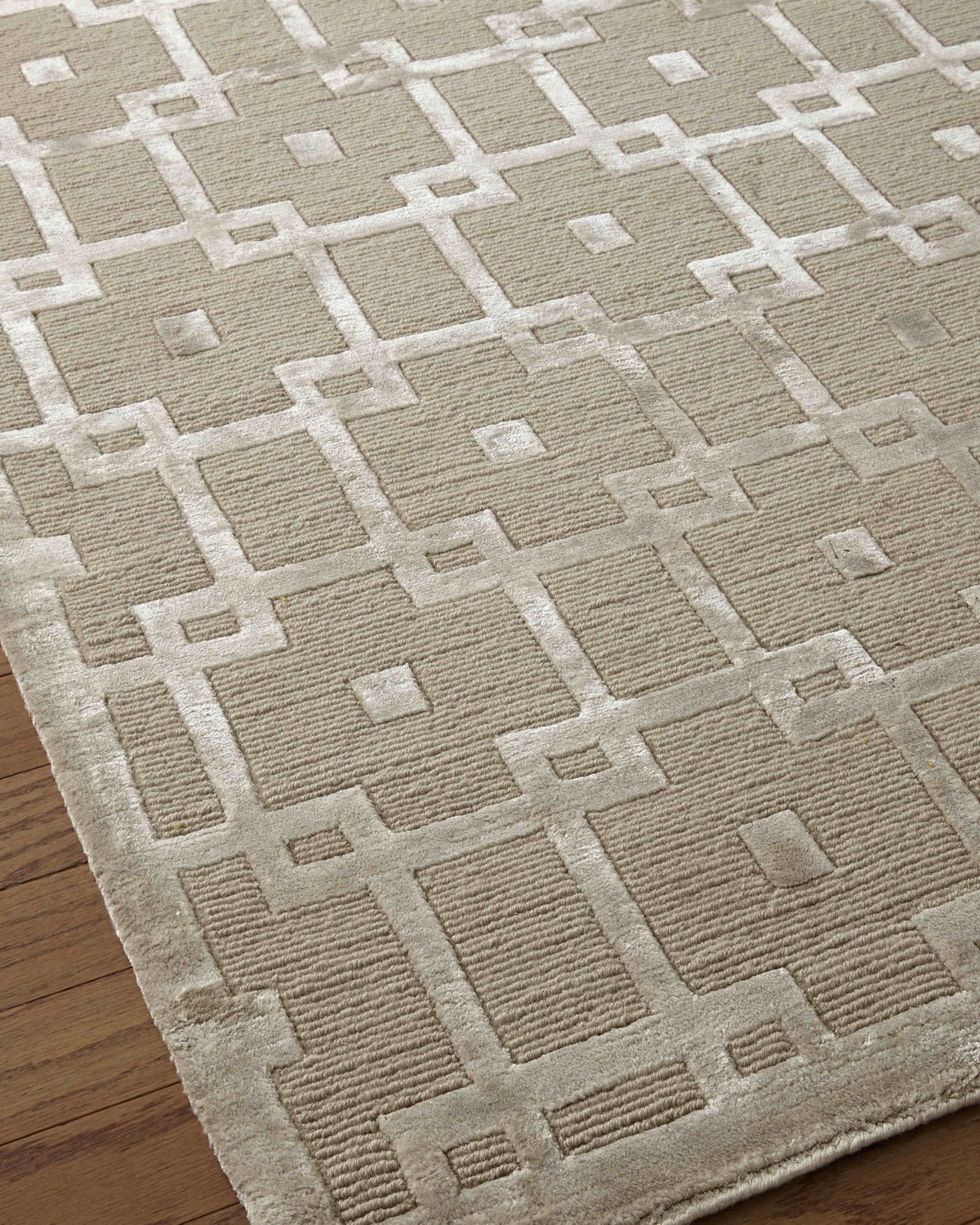 Exquisite Rugs Metro Velvet Handmade Hand-Knotted New Zealand Wool and Viscose  Area Rug