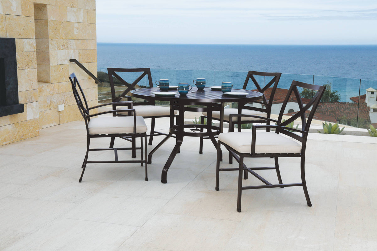 Sunset West La Jolla Aluminum 48" Round Dining Table with Dining Chairs