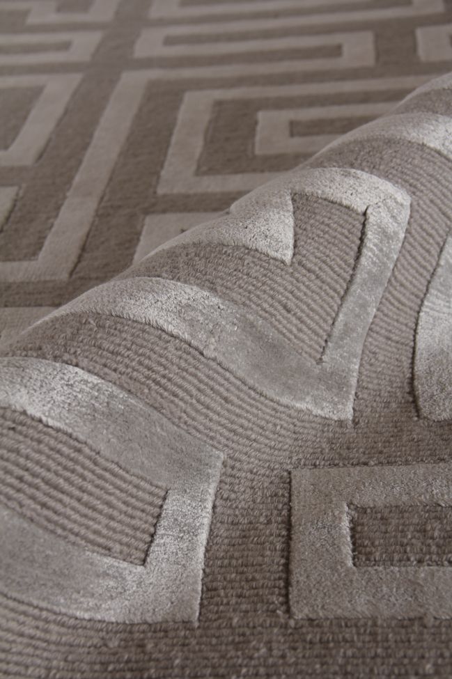 Exquisite Rugs Metro Velvet Handmade Hand-Knotted New Zealand Wool and Viscose  Area Rug