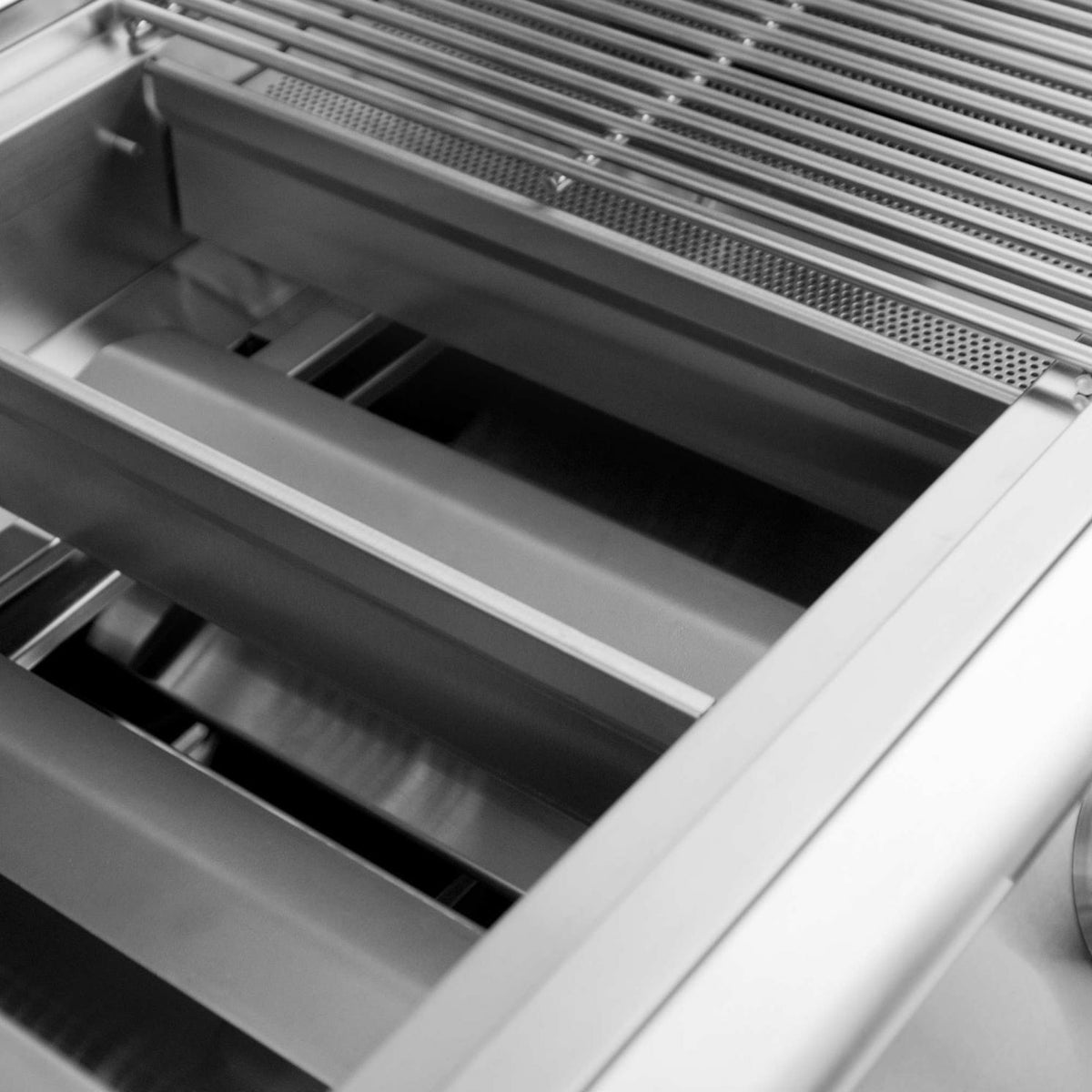 Blaze Grills 40-Inch 5-Burner LTE Gas Grill With Rear Burner And Built-in Lighting System
