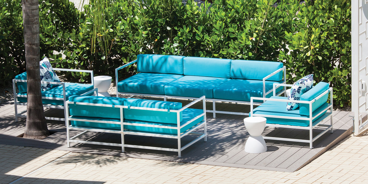 DecoScapes Delano Loveseat